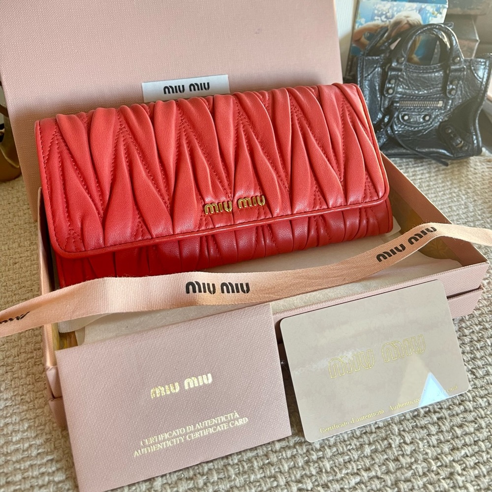 Miu Miu Matellase Leather Continental Wallet in Lacca